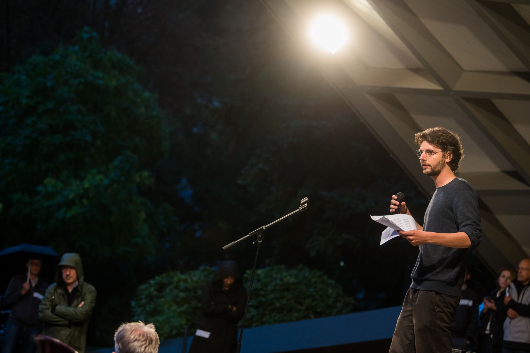 Leon Hösl, Künstlerischer Leiter der Biennale für Freiburg. Fotografie: Marc Doradzillo.