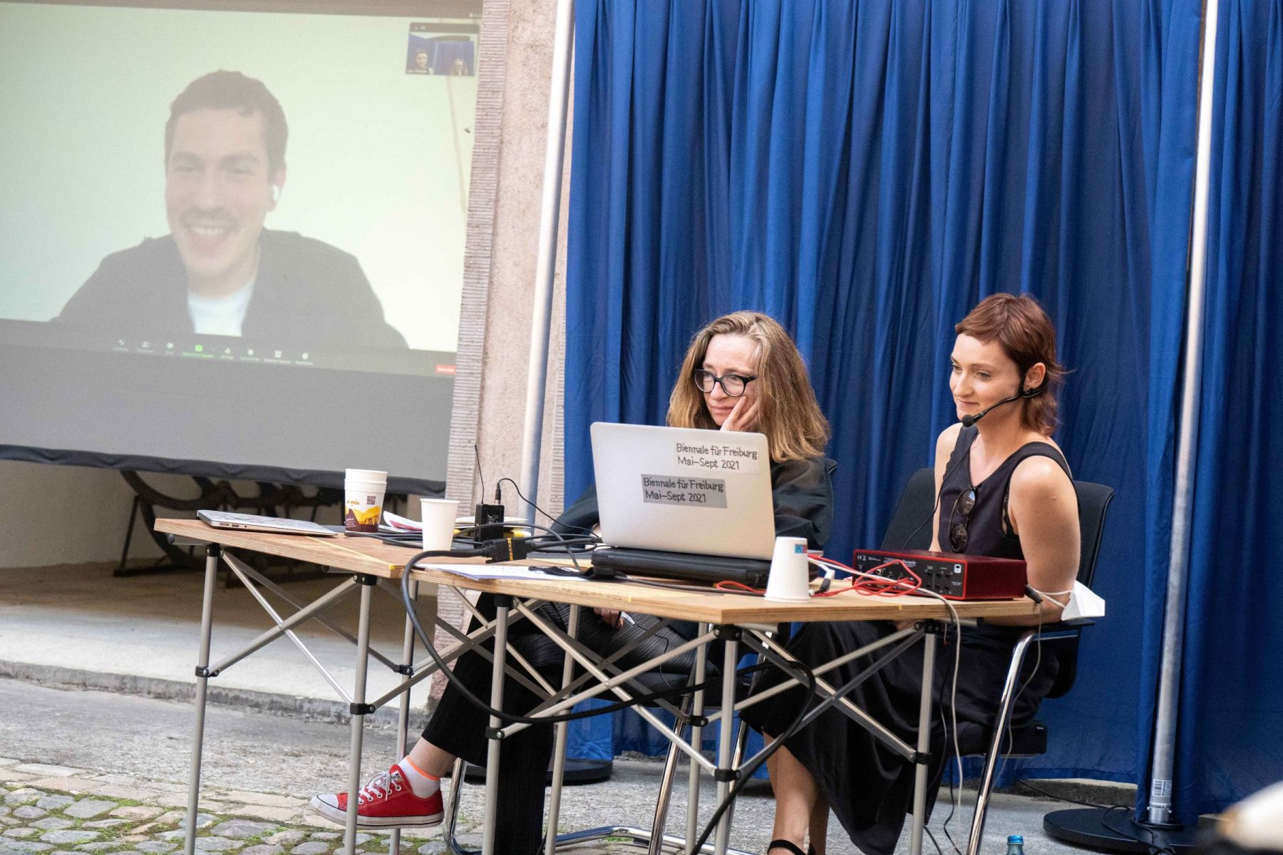 Vortragender Viktor Neumann im Gespräch mit Elke Krasny und Mirela Baciak. (v.l.n.r)
Foto: Karolina Sobel